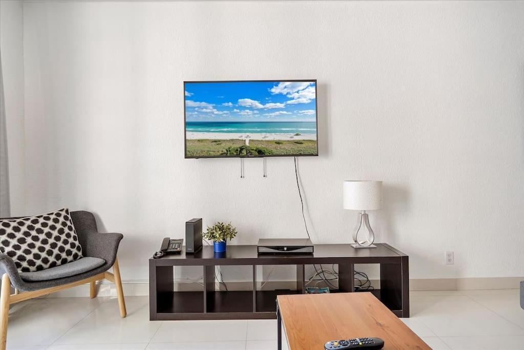 Beachfront 2 Bedroom At Tides Hollywood 8Th Floor Zewnętrze zdjęcie