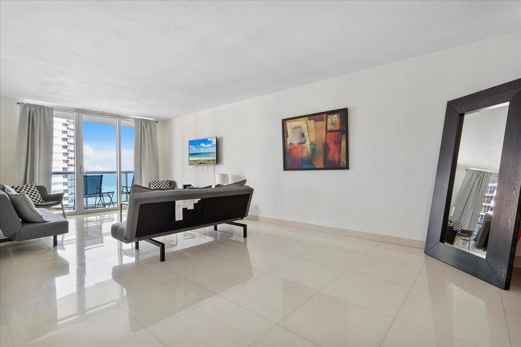 Beachfront 2 Bedroom At Tides Hollywood 8Th Floor Zewnętrze zdjęcie